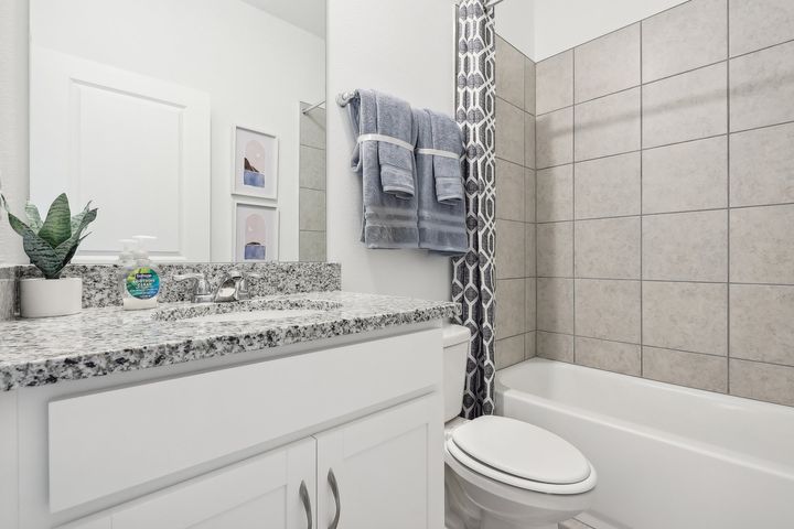 Secondary Bathroom of The Portland at Wynnstone