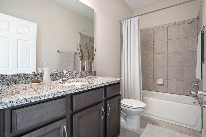 Guest Bathroom of The Bellinger at Wynnstone