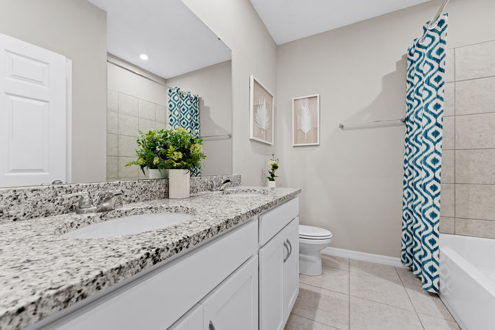 Secondary Bathroom of The Juniper at Wynnstone