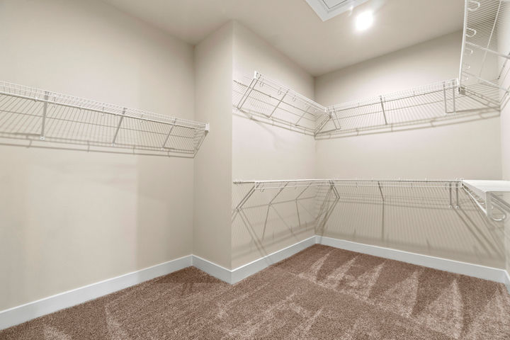 walk in closet with shelving