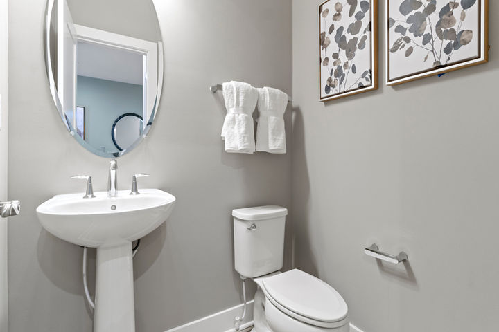 powder room with pedestal sink