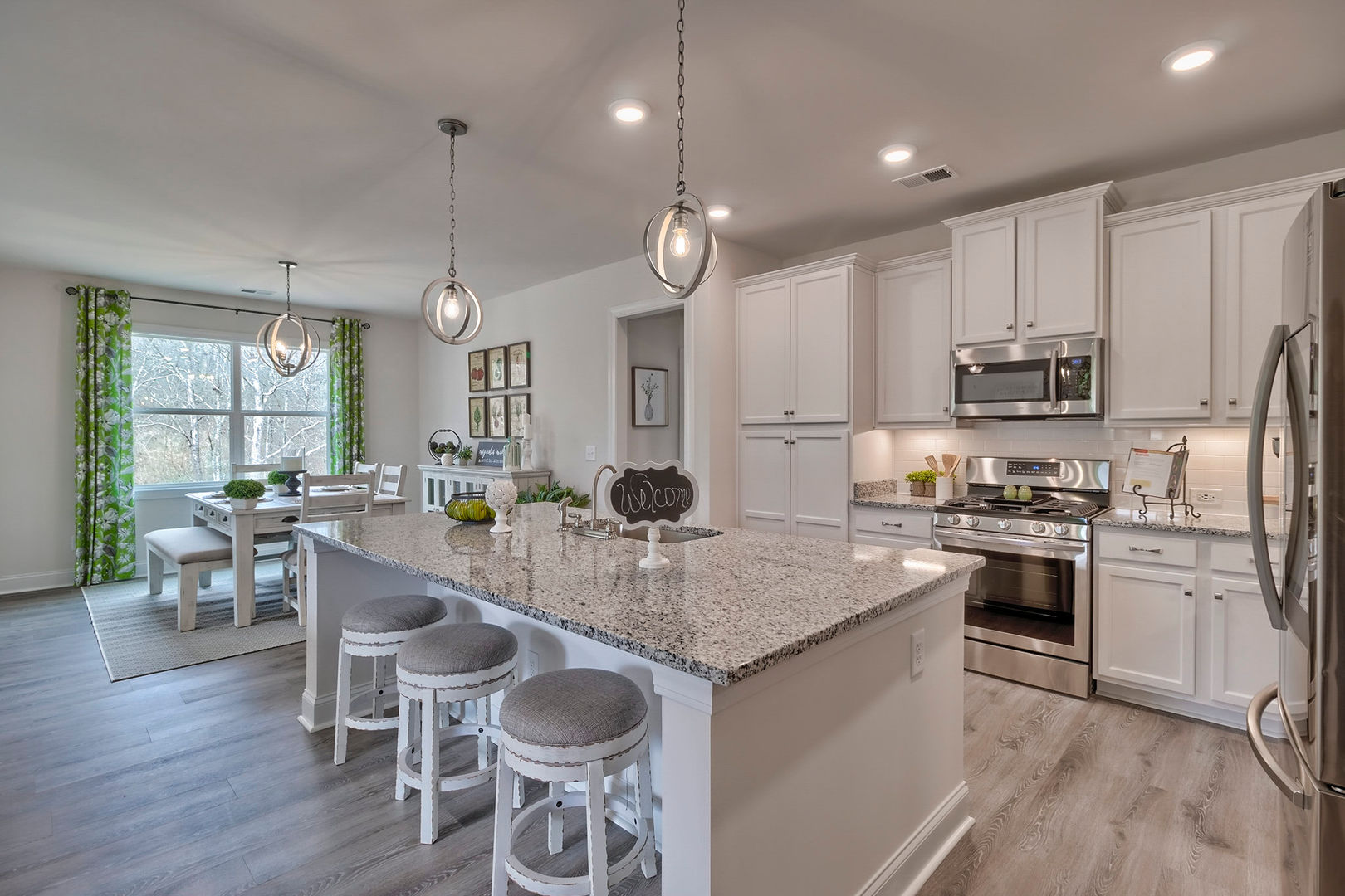 Kitchen and Breakfast Area