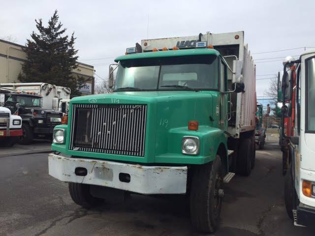1997 VOLVO TRASH GARBAGE TRUCK REARLOADER