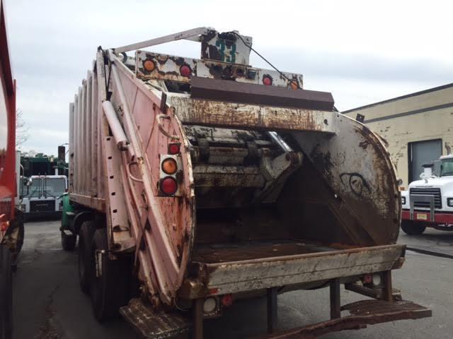 1997 VOLVO TRASH GARBAGE TRUCK REARLOADER