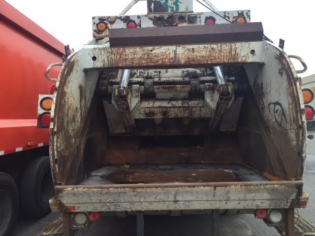 1997 VOLVO TRASH GARBAGE TRUCK REARLOADER