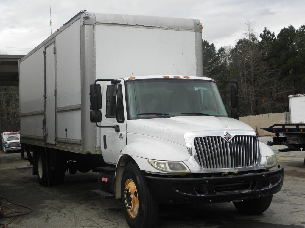 2005 International 4300SBA Van Truck