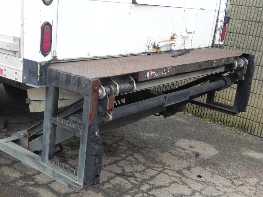 2005 International 4300SBA Van Truck