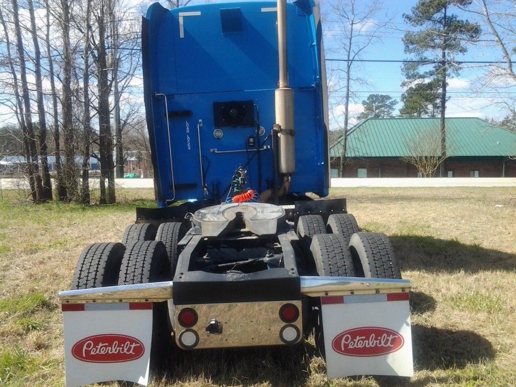 2006 Peterbilt 387 With Thermo KING Tripack APU Espar HEATER