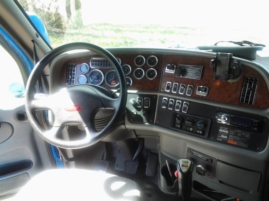 2006 Peterbilt 387 With Thermo KING Tripack APU Espar HEATER