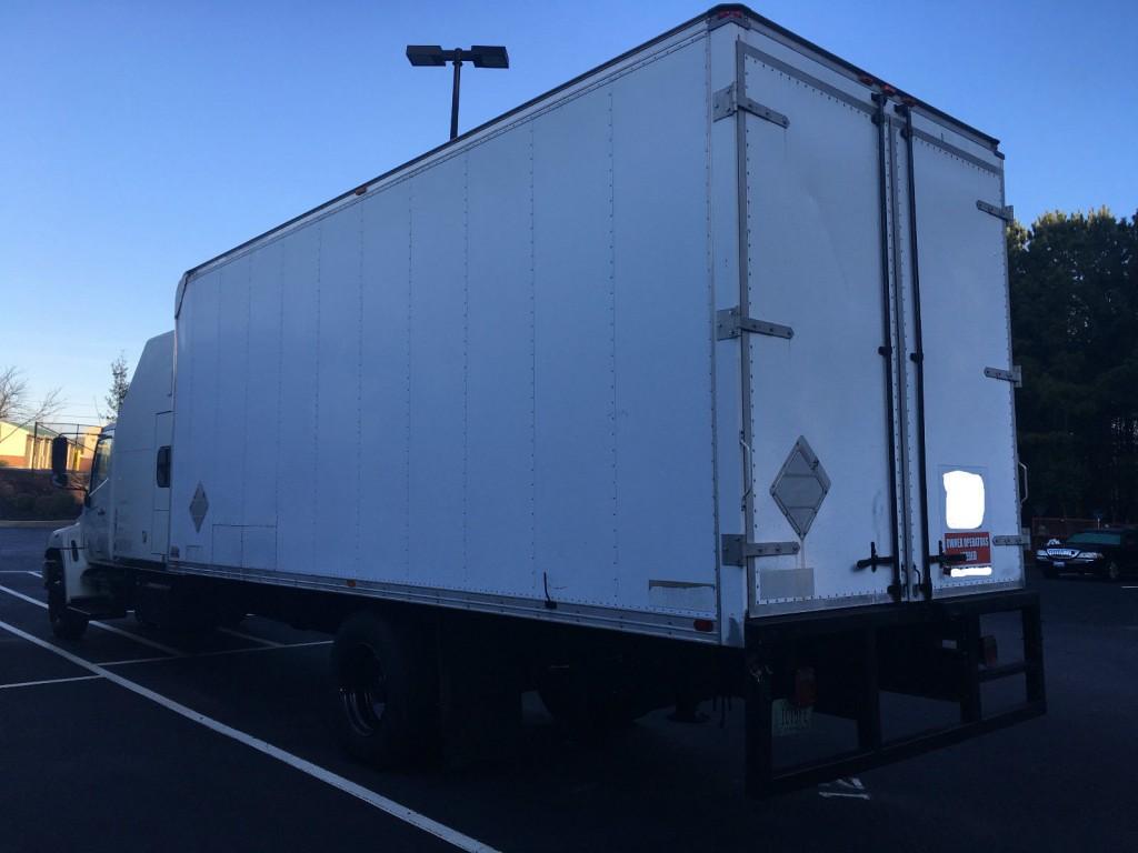 2007 Hino 338 22′ BOX Straight Truck W/ Double Bunk Sleeper