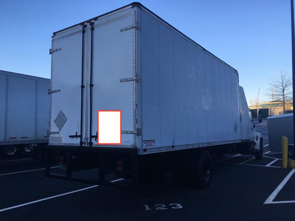 2007 Hino 338 22′ BOX Straight Truck W/ Double Bunk Sleeper