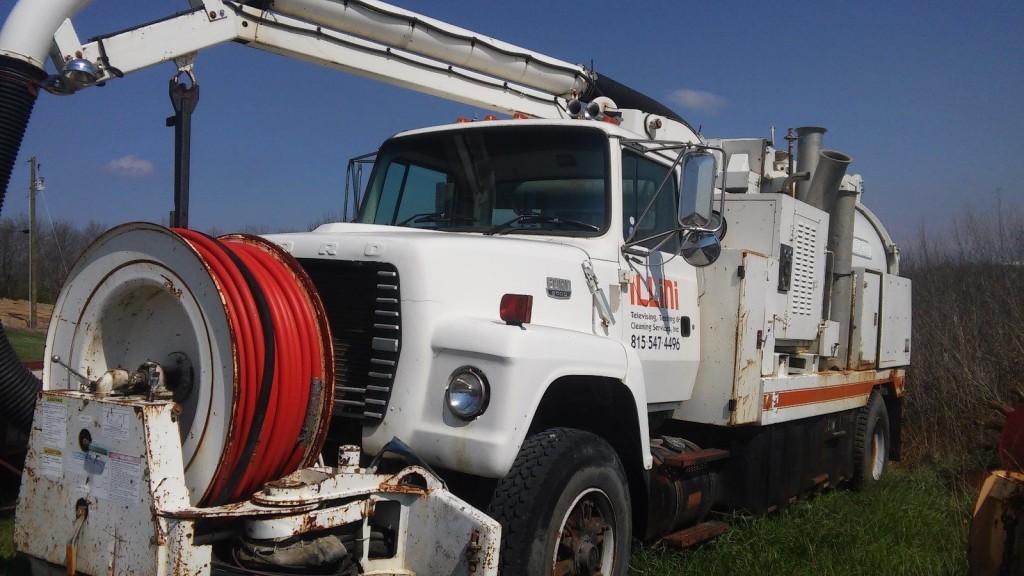 1995 Ford L8000 Vacuum Truck