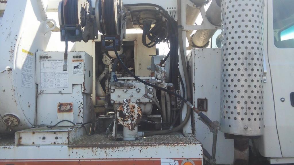 1995 Ford L8000 Vacuum Truck