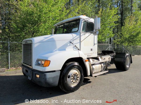 1997 Freightliner FLD112 Semi Truck Tractor