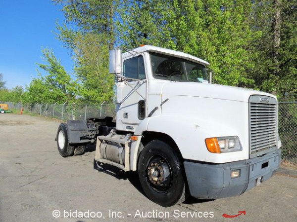 1997 Freightliner FLD112 Semi Truck Tractor