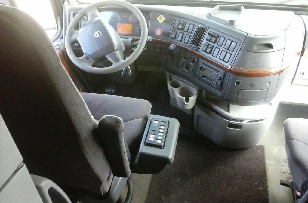 2004 Volvo 780