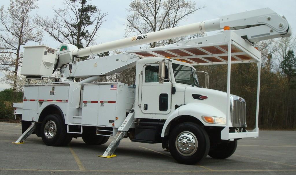 2007 Peterbilt 335 Bucket Truck