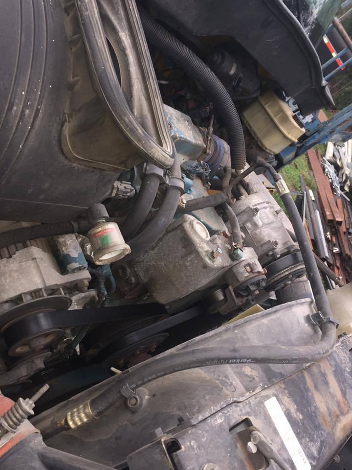 2003 International with Dt466 Custom Houlin bed