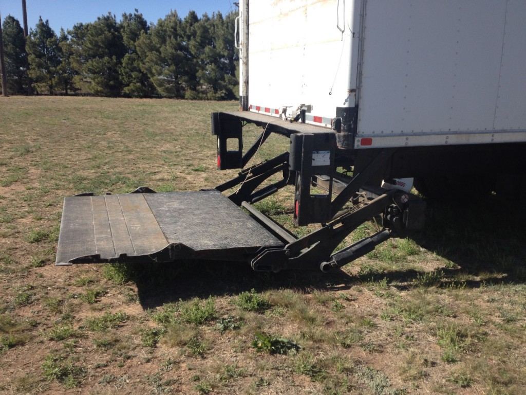 2003 Sterling Acterra Medium Duty 24′ Box Truck with Lift Gate