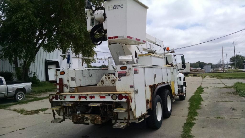2003 International 4700 Bucket / Boom Truck