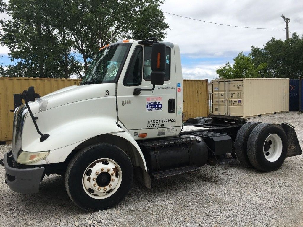 2004 International 8600 Semi Truck
