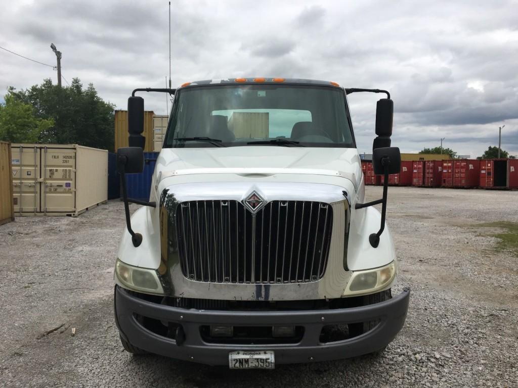 2004 International 8600 Semi Truck
