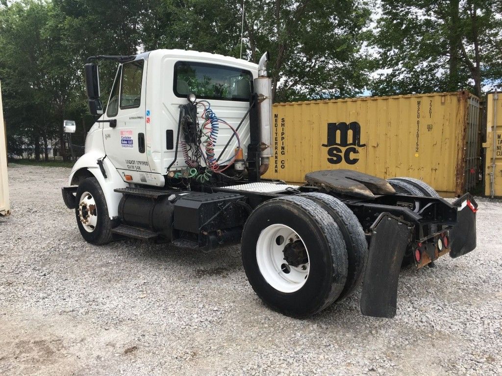 2004 International 8600 Semi Truck