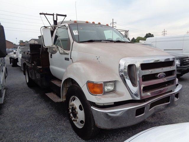 2006 Ford F-650 Flatbed Truck