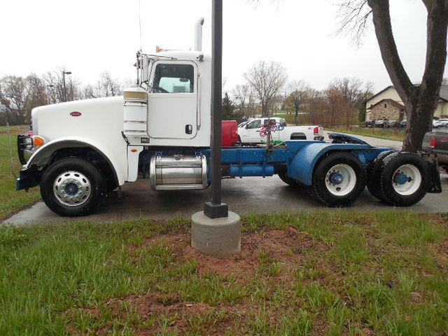 2008 Peterbilt 367 Day Cab Truck