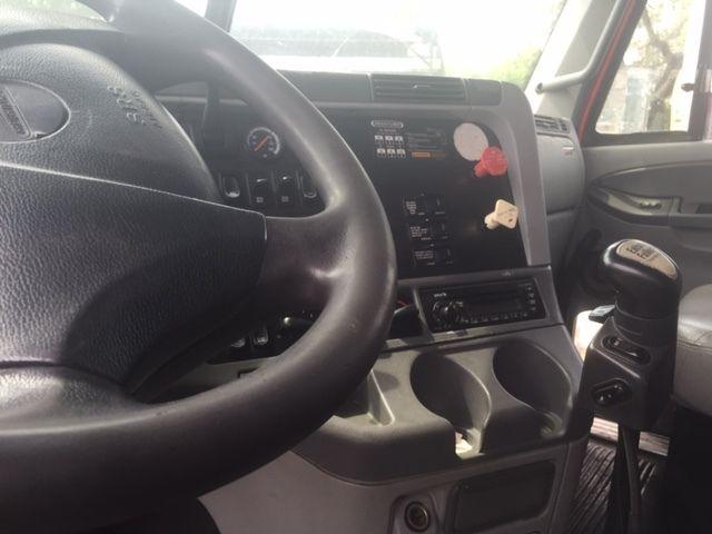 2009 Freightliner Columbia Truck