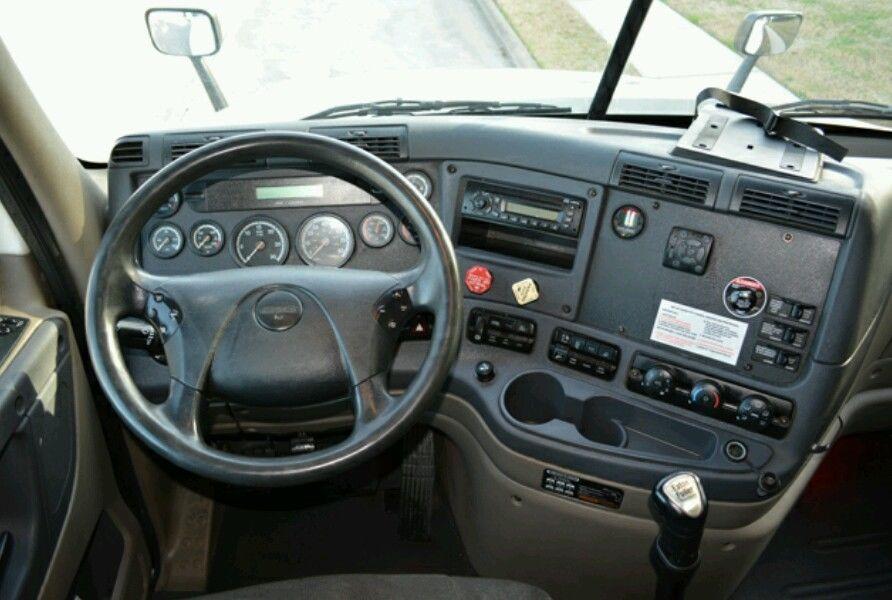 2010 Freightliner Cascadia Truck