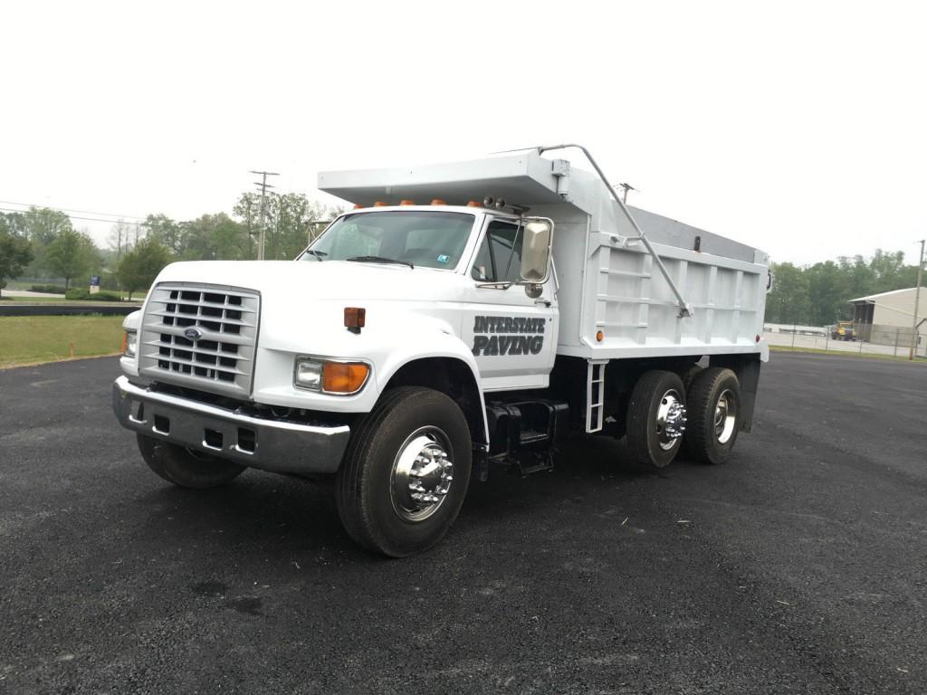 1997 Ford F8000 truck