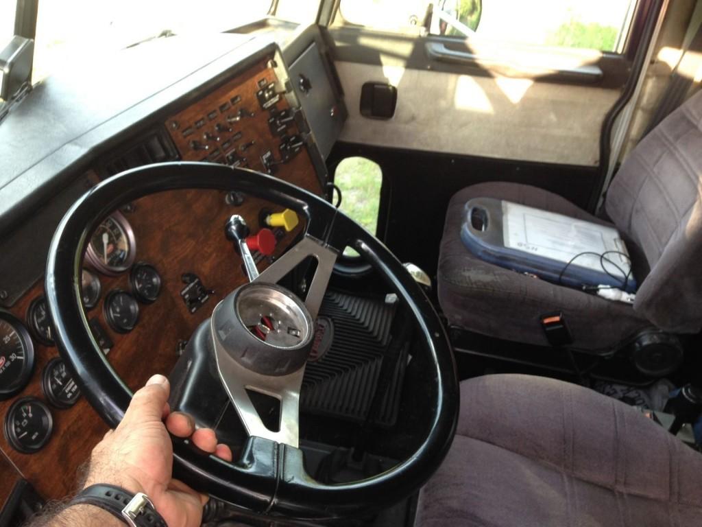 1999 Peterbilt truck