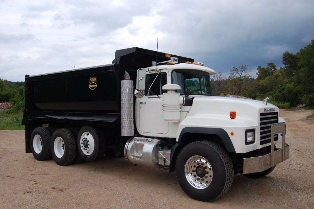 2000 Mack RD688S truck