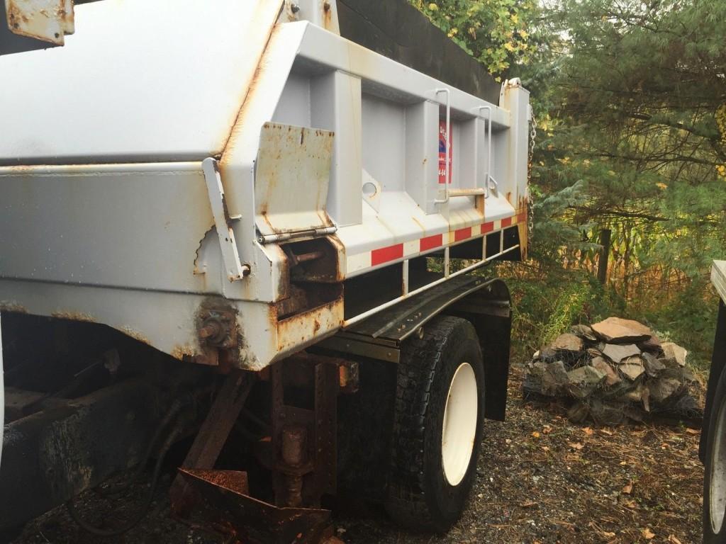 2004 International 7400 truck