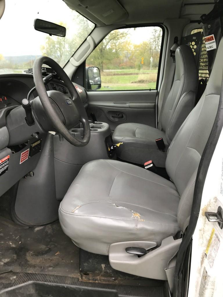 2005 Ford E350 truck