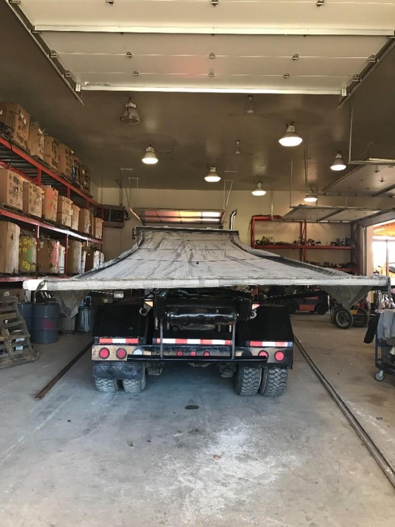 2005 Mack Granite CV713 truck