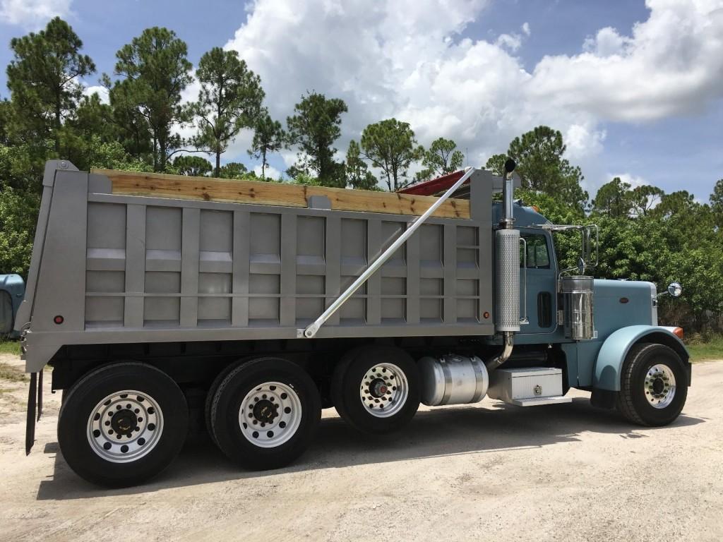 2005 Peterbilt truck
