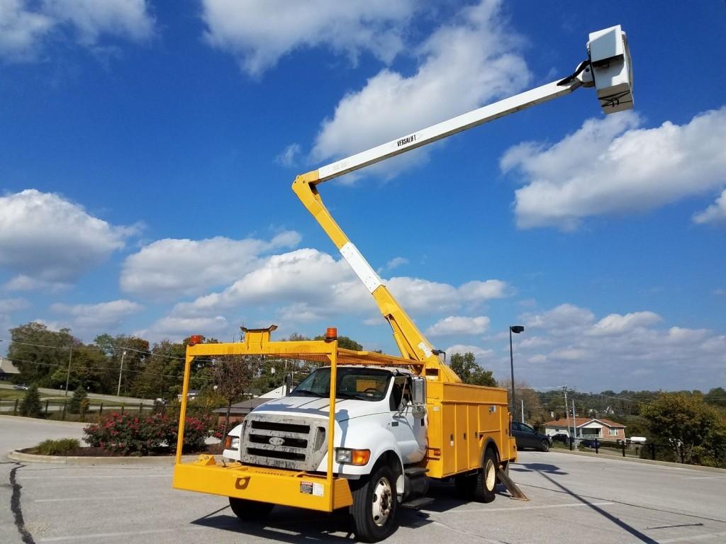 2008 Ford F750 truck