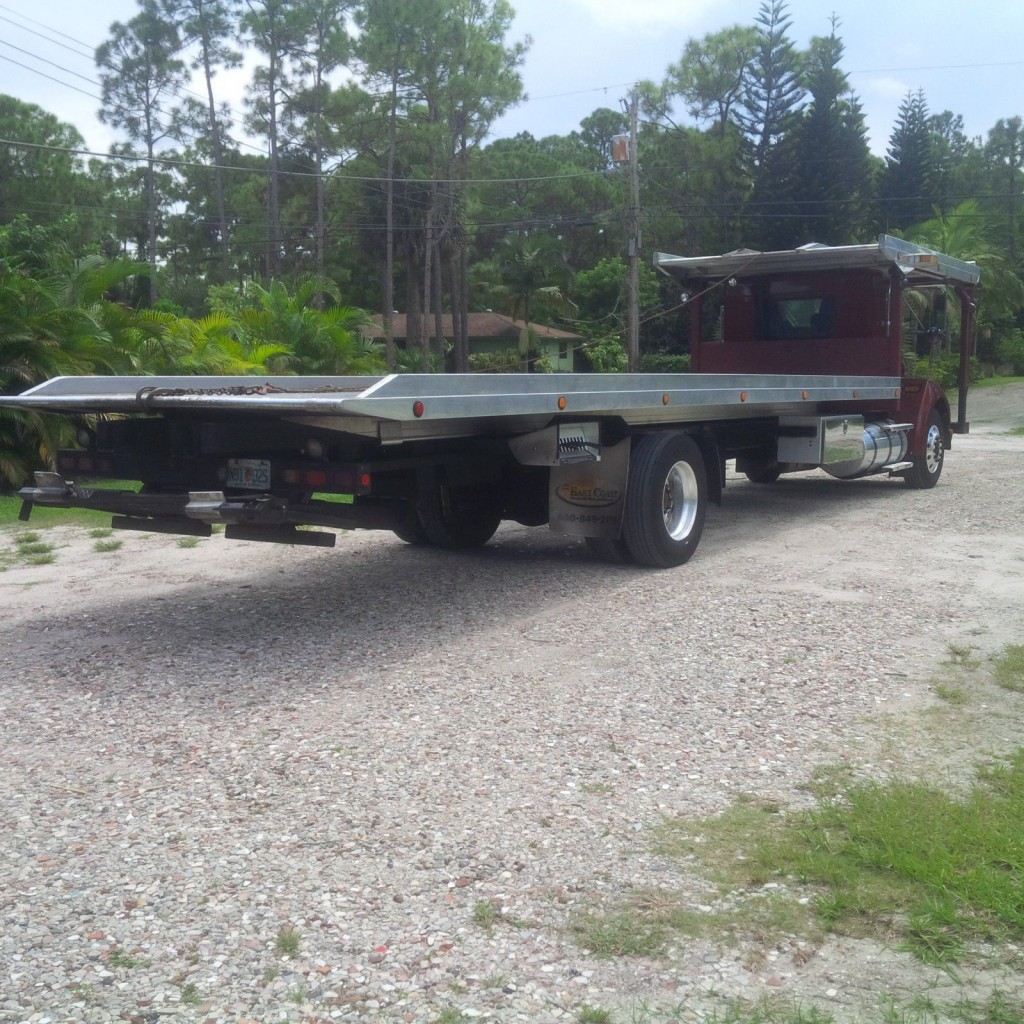 2008 Kenworth T 300 truck