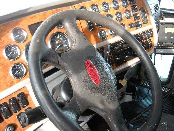 2009 Peterbilt 389 truck