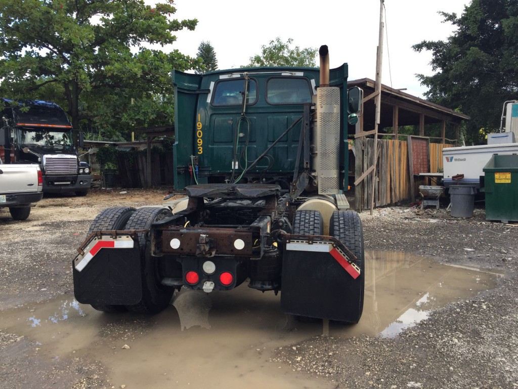 2010 Sterling A9500 truck