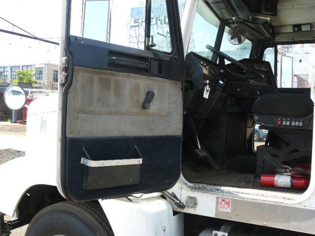 Air conditioned 1994 Freightliner truck