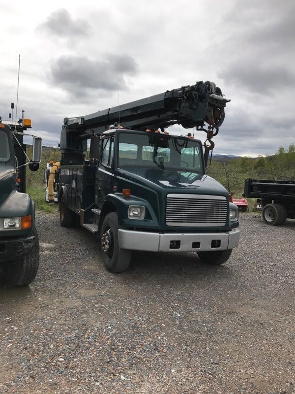 Crane deck 1999 Freightliner mechanic truck