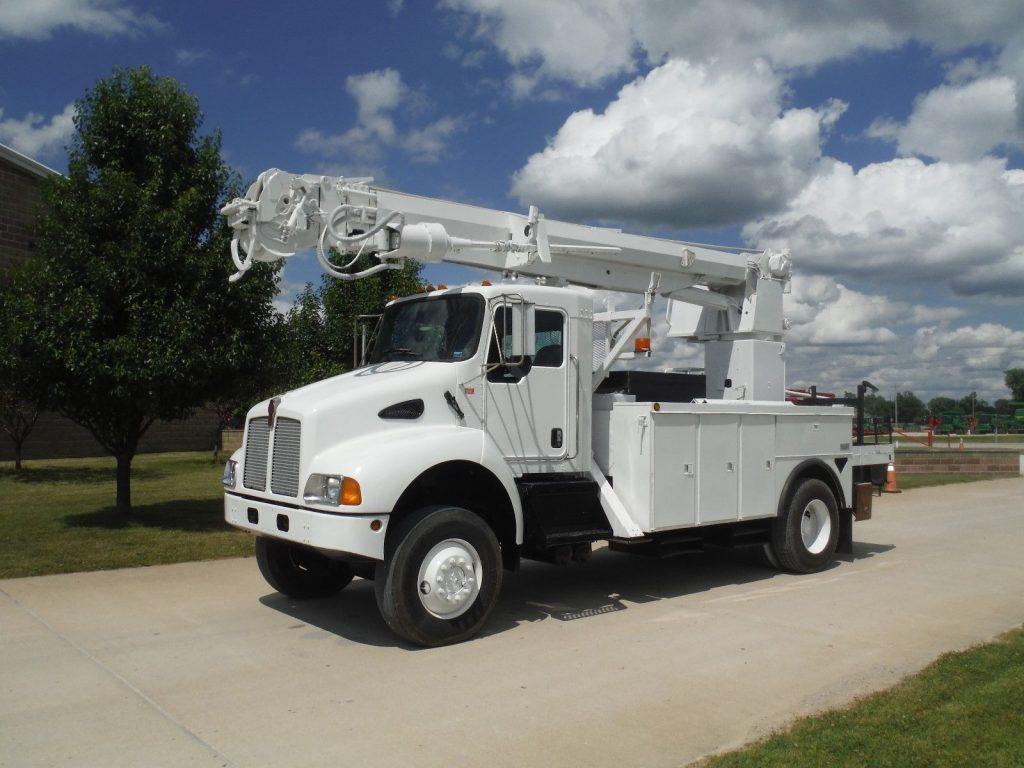 Diggin equipped 2003 Kenworth PACCAR truck