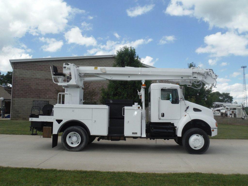 Diggin equipped 2003 Kenworth PACCAR truck