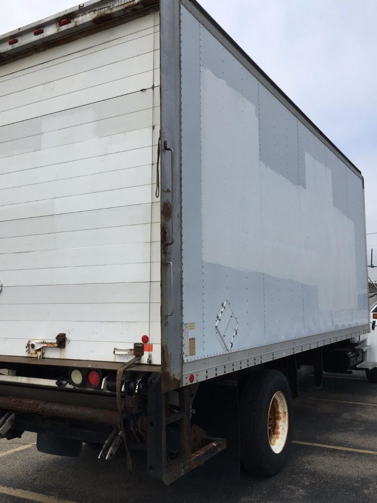 Lift gate 1998 Freightliner FL70 truck