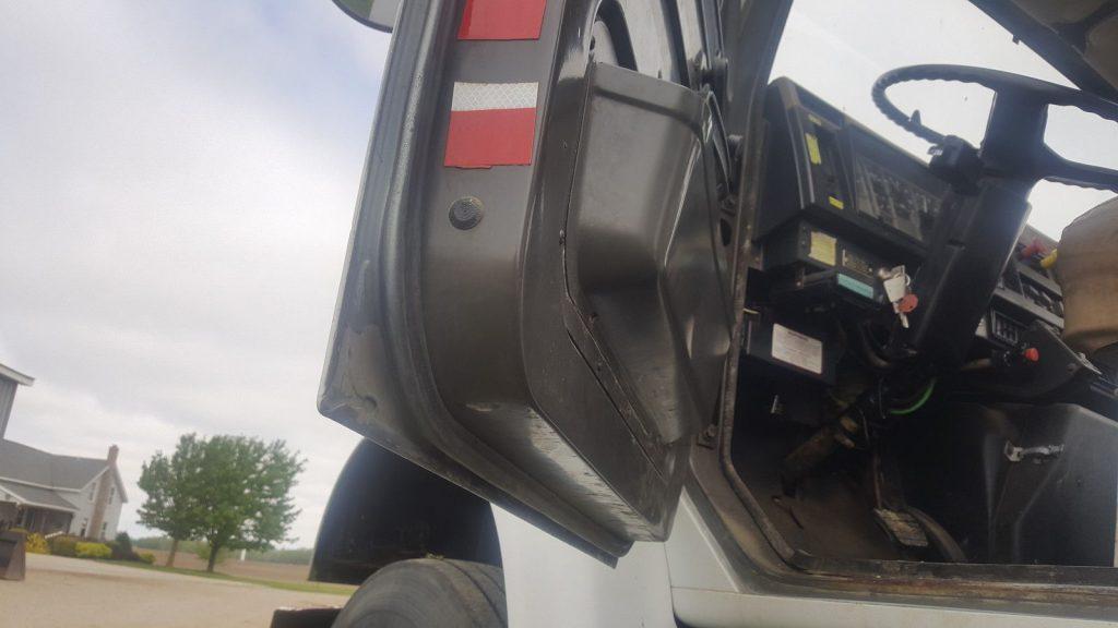 Minimal rust 1994 International 4900 truck