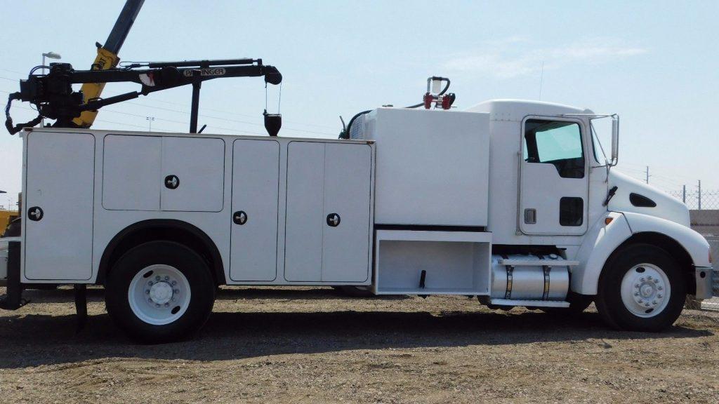 nice condition 1999 Kenworth T300 truck