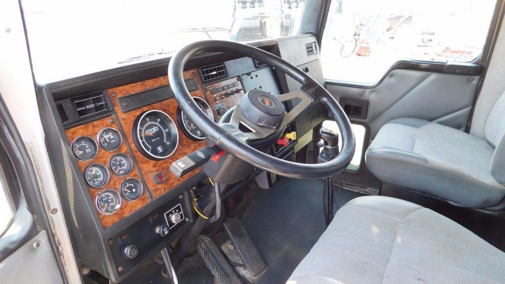 nice condition 1999 Kenworth T300 truck